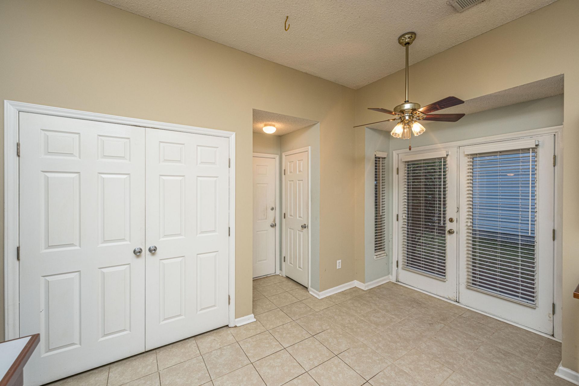 1383 Downsberry Drive Photo 17