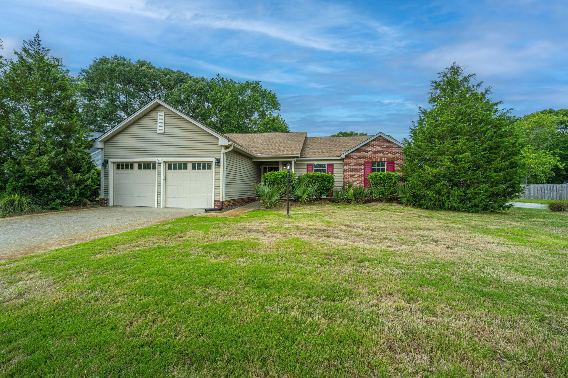 1383 Downsberry Drive Photo 2
