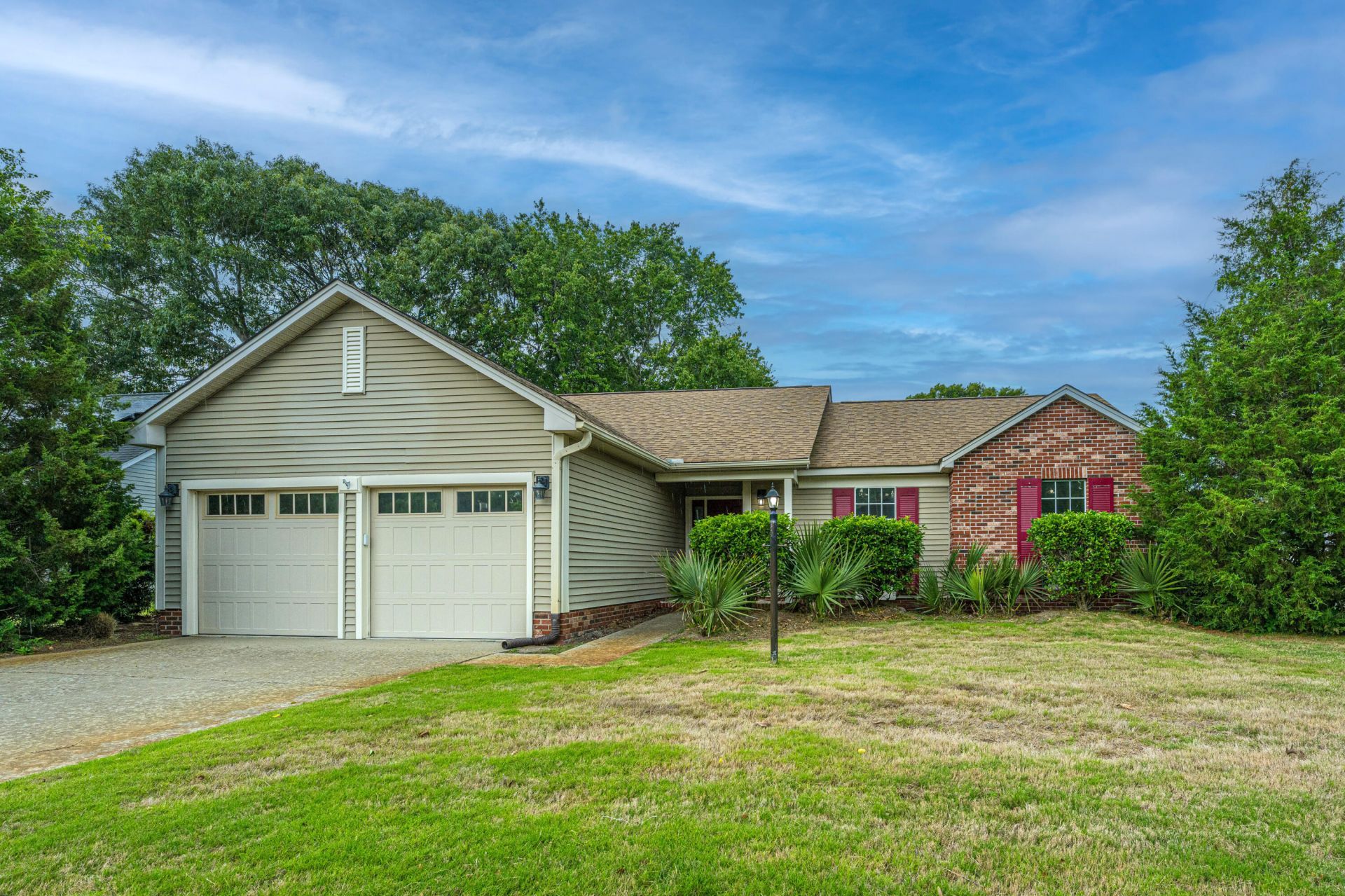 1383 Downsberry Drive Photo 3
