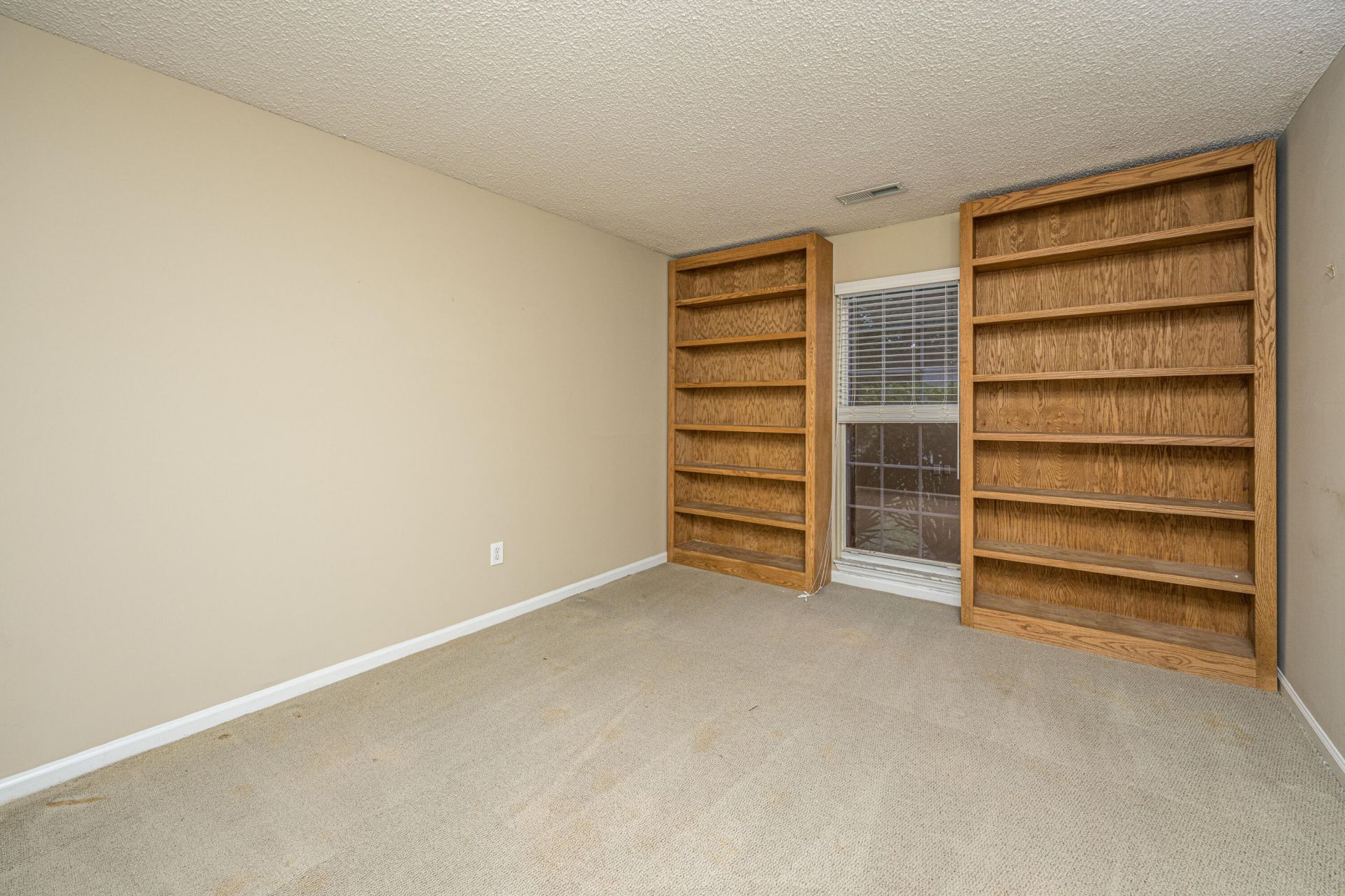 1383 Downsberry Drive Photo 32