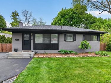 720 Manordale Court, Milford Vlg, MI 48381