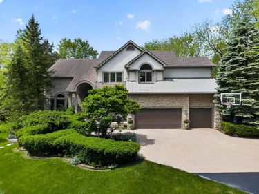9750 Erin Woods Drive, Dublin, OH 43017