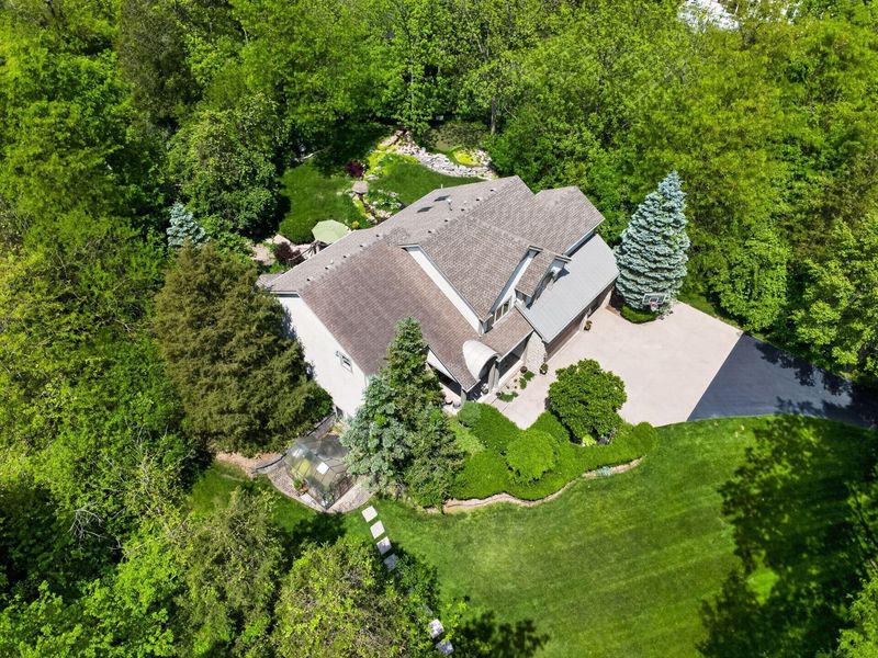 9750 Erin Woods Drive, Dublin, OH 43017 Photo 3