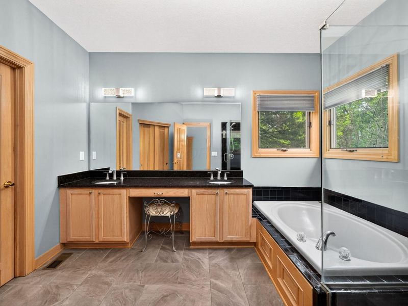 9750 Erin Woods Drive, Dublin, OH 43017 Photo 33