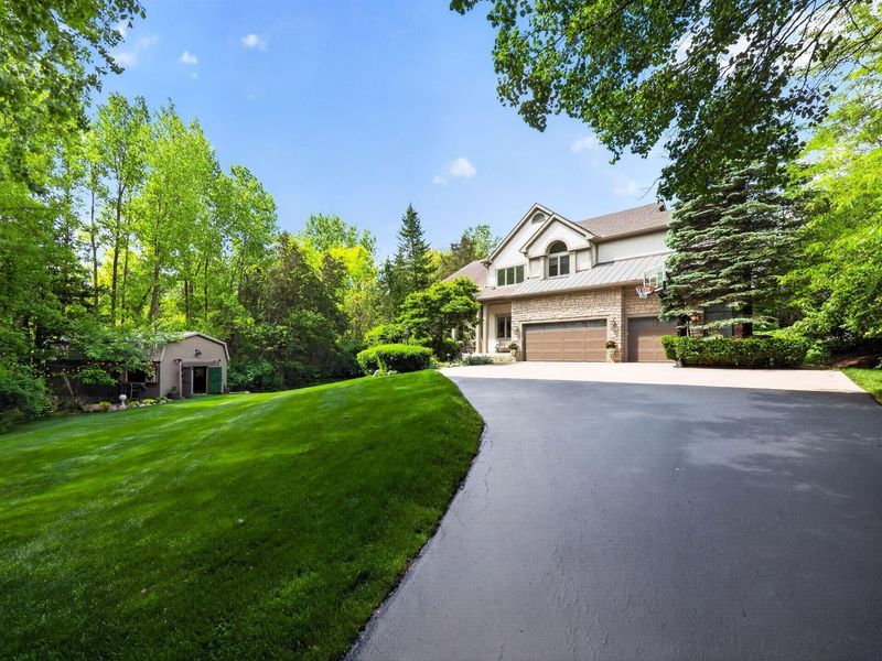 9750 Erin Woods Drive, Dublin, OH 43017 Photo 5