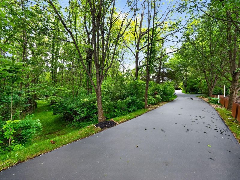 9750 Erin Woods Drive, Dublin, OH 43017 Photo 6