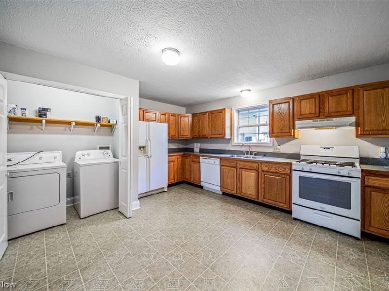 585-583 E Buchtel Avenue, Akron, OH 44304 Photo 11