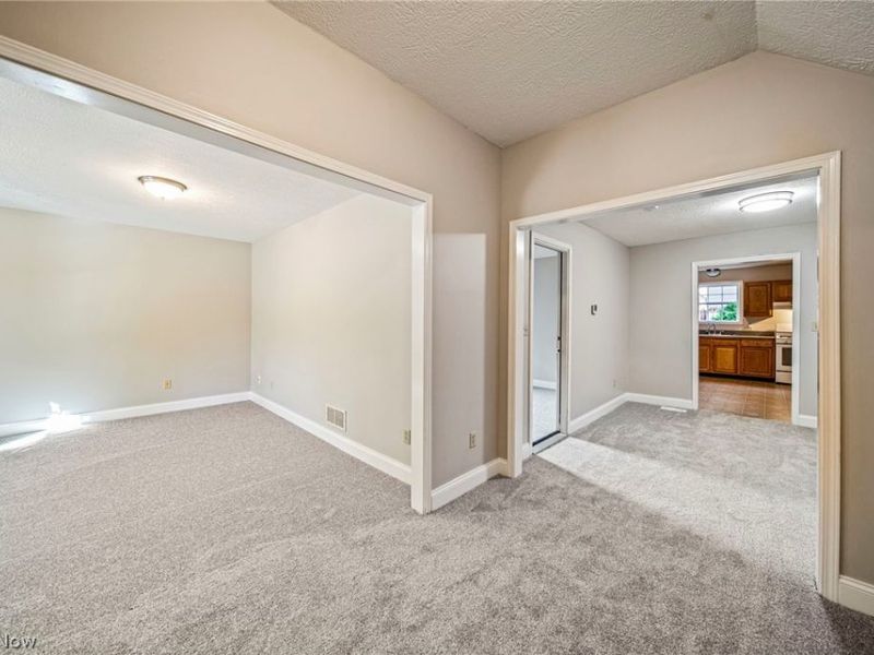 585-583 E Buchtel Avenue, Akron, OH 44304 Photo 4