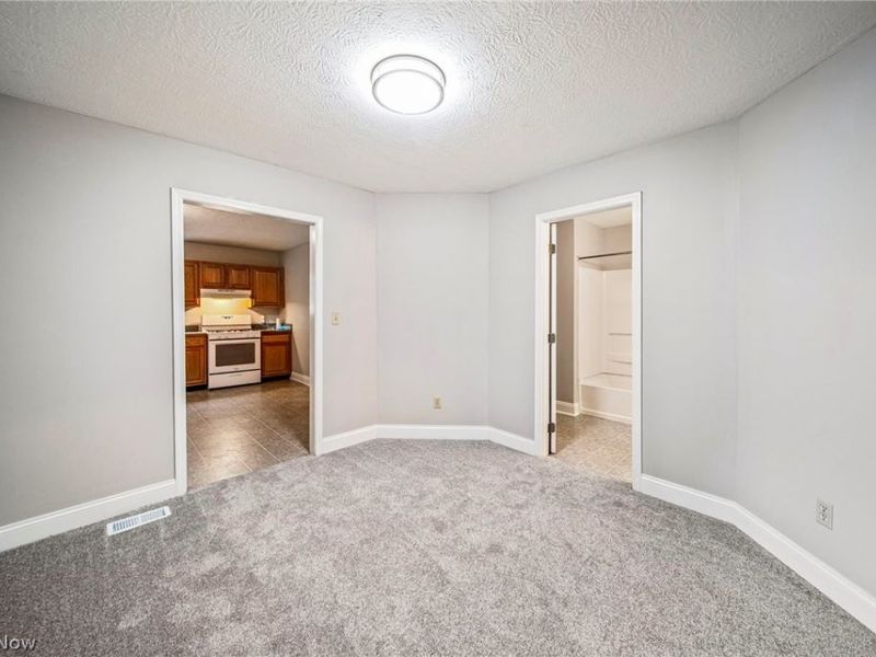 585-583 E Buchtel Avenue, Akron, OH 44304 Photo 6