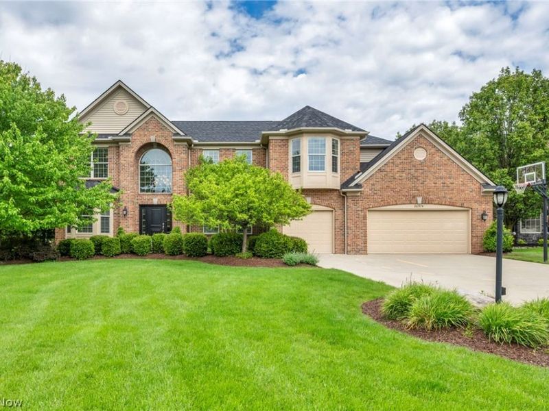 20374 Tramore Lane, Strongsville, OH 44149 Photo 2