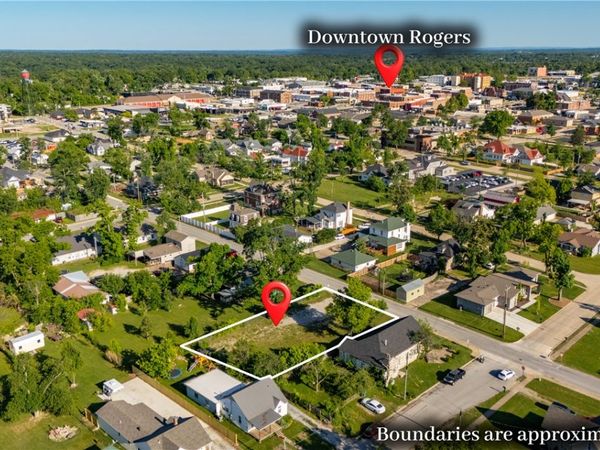 419 W Persimmon Street , Rogers, AR 72756