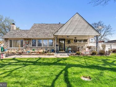 54 QUINCY DRIVE, LEVITTOWN, PA 19057