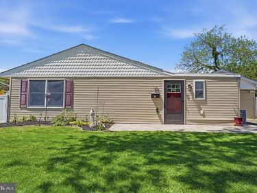 35 EMBER LANE, LEVITTOWN, PA 19054