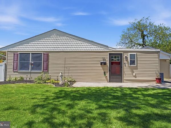 35 EMBER LANE , LEVITTOWN, PA 19054