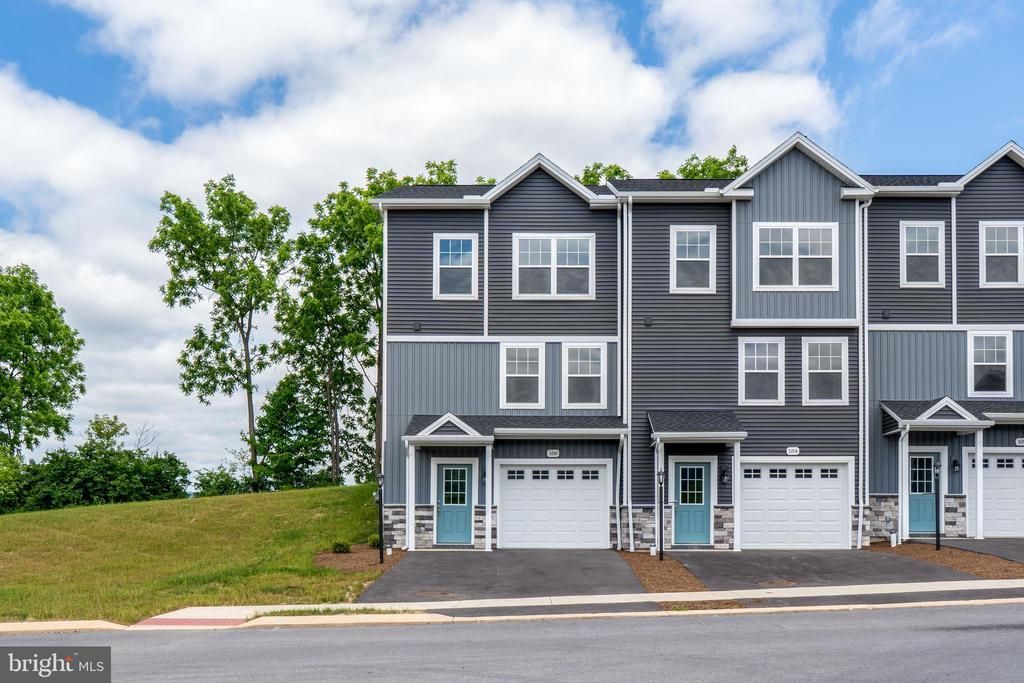 186 HIGHPOINT PARK DRIVE, PLEASANT GAP, PA 16823