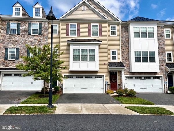 17 SKYLAR CIRCLE, MEDIA, PA 19063