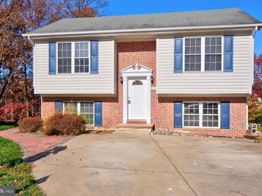 121 DEER HILL COURT , STEPHENS CITY, VA 22655