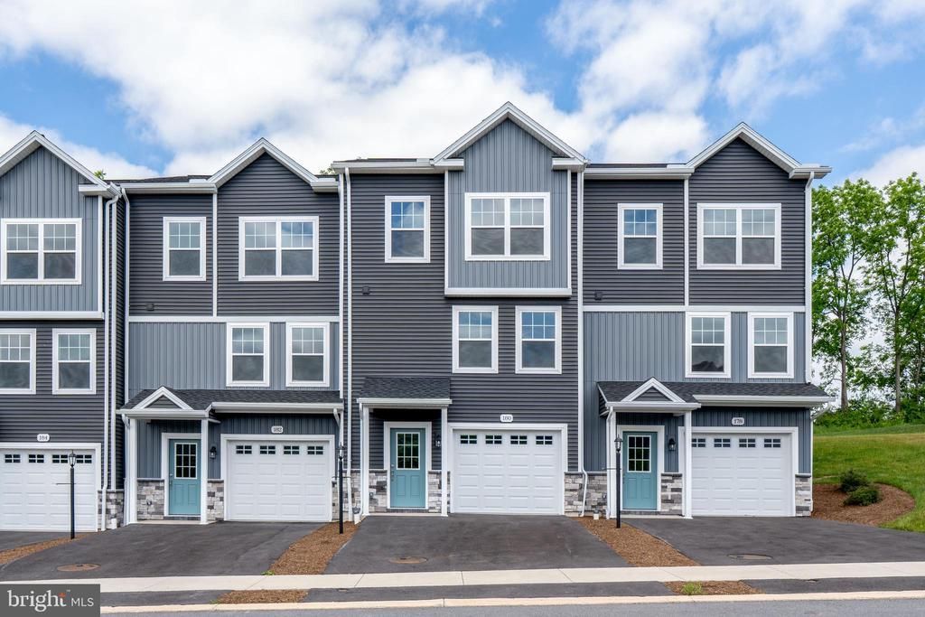 180 HIGHPOINT PARK DRIVE, PLEASANT GAP, PA 16823