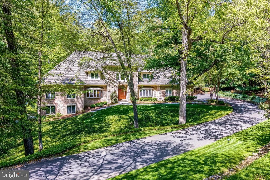 2402 OAKMONT COURT, OAKTON, VA 22124