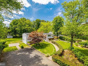 822 WALKER ROAD, GREAT FALLS, VA 22066