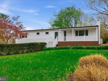 822 WALKER ROAD , GREAT FALLS, VA 22066
