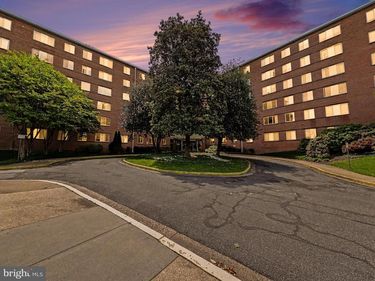 3000 SPOUT RUN PARKWAY, Unit B203, ARLINGTON, VA 22201