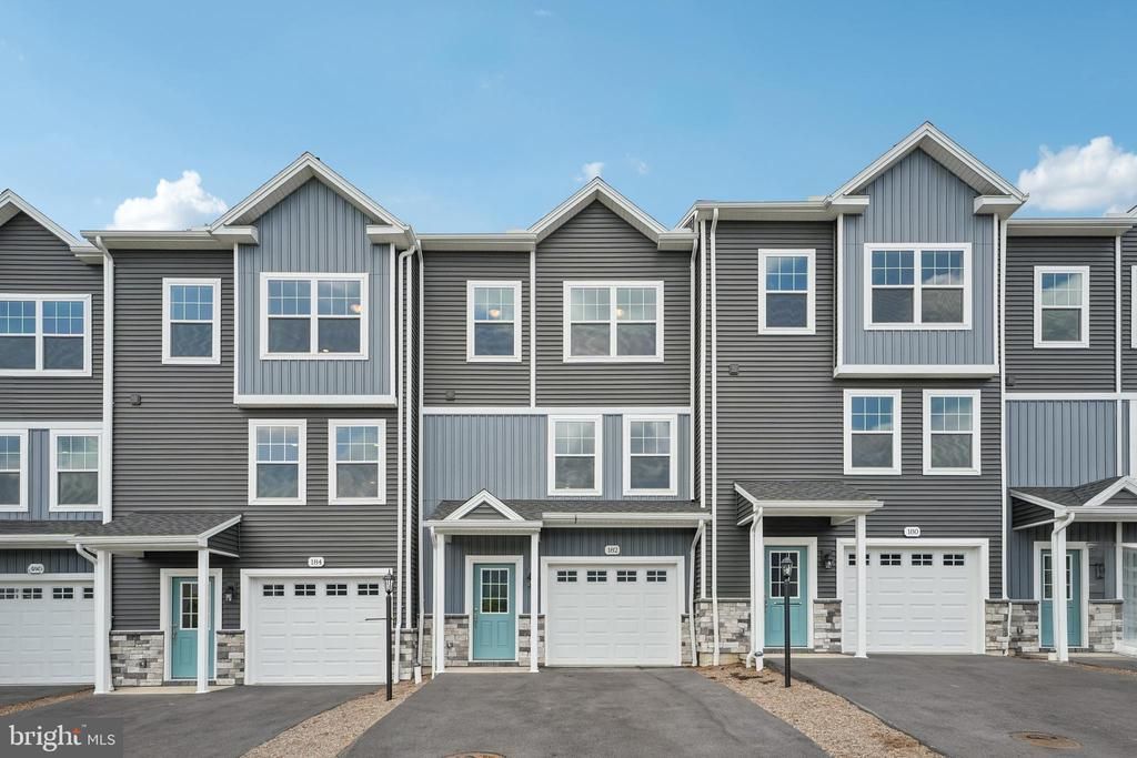 182 HIGHPOINT PARK DRIVE, PLEASANT GAP, PA 16823