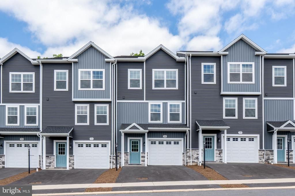 182 HIGHPOINT PARK DRIVE, PLEASANT GAP, PA 16823