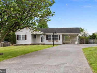 201 NIGHTINGALE AVENUE, STEPHENS CITY, VA 22655