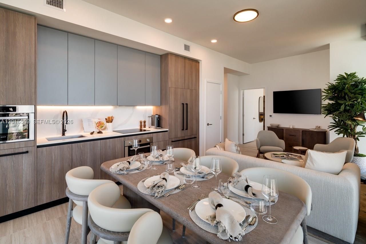 580 72nd St , Unit 1112, Miami Beach, FL 33141 Photo