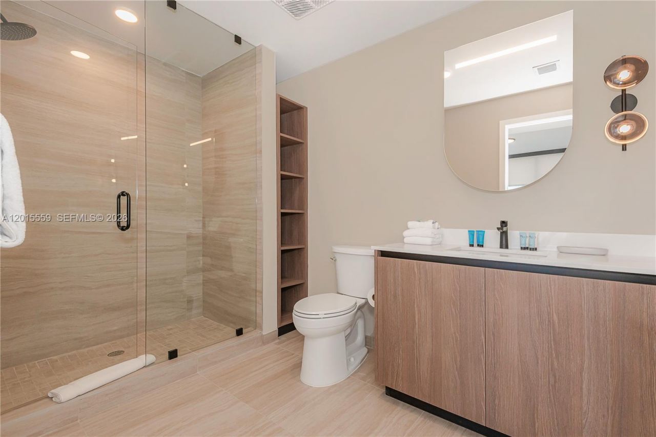580 72nd St , Unit 1112, Miami Beach, FL 33141 Photo