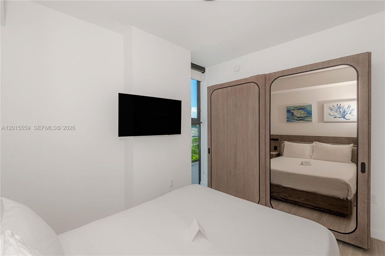 580 72nd St , Unit 1112, Miami Beach, FL 33141 Photo