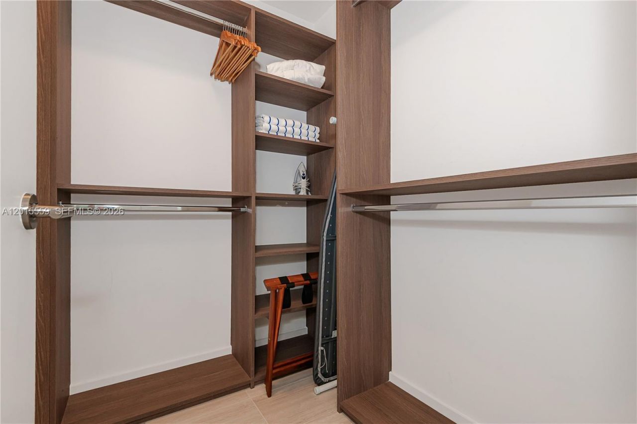 580 72nd St , Unit 1112, Miami Beach, FL 33141 Photo