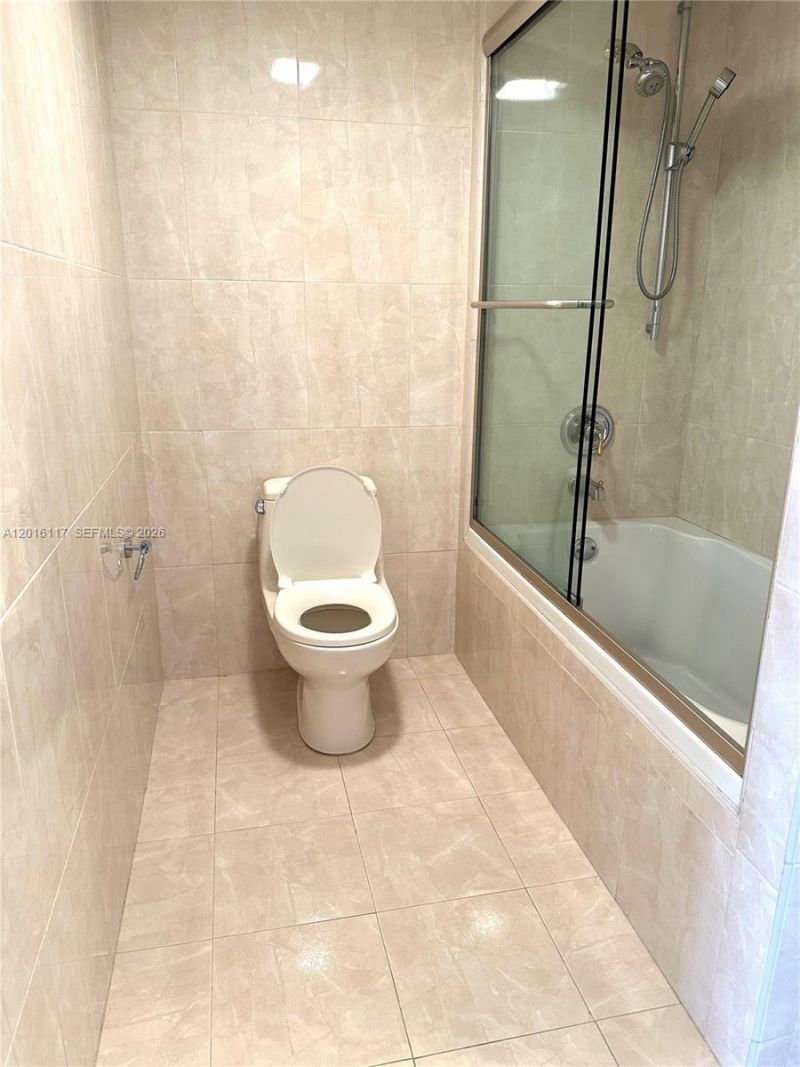 210 174th St , Unit 2411, Sunny Isles Beach, FL 33160 Photo