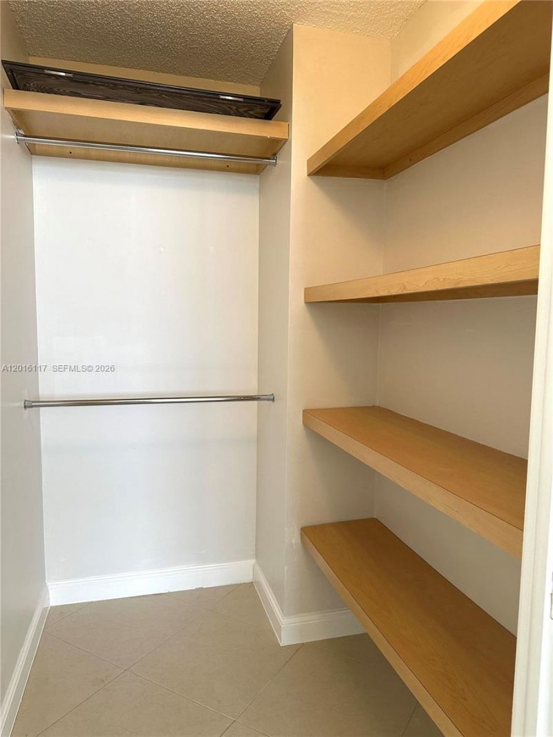 210 174th St , Unit 2411, Sunny Isles Beach, FL 33160 Photo