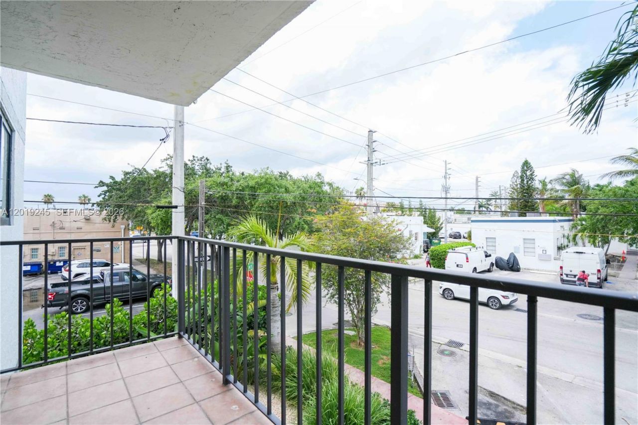 6960 Rue Vendome, Unit 201, Miami Beach, FL 33141 Photo