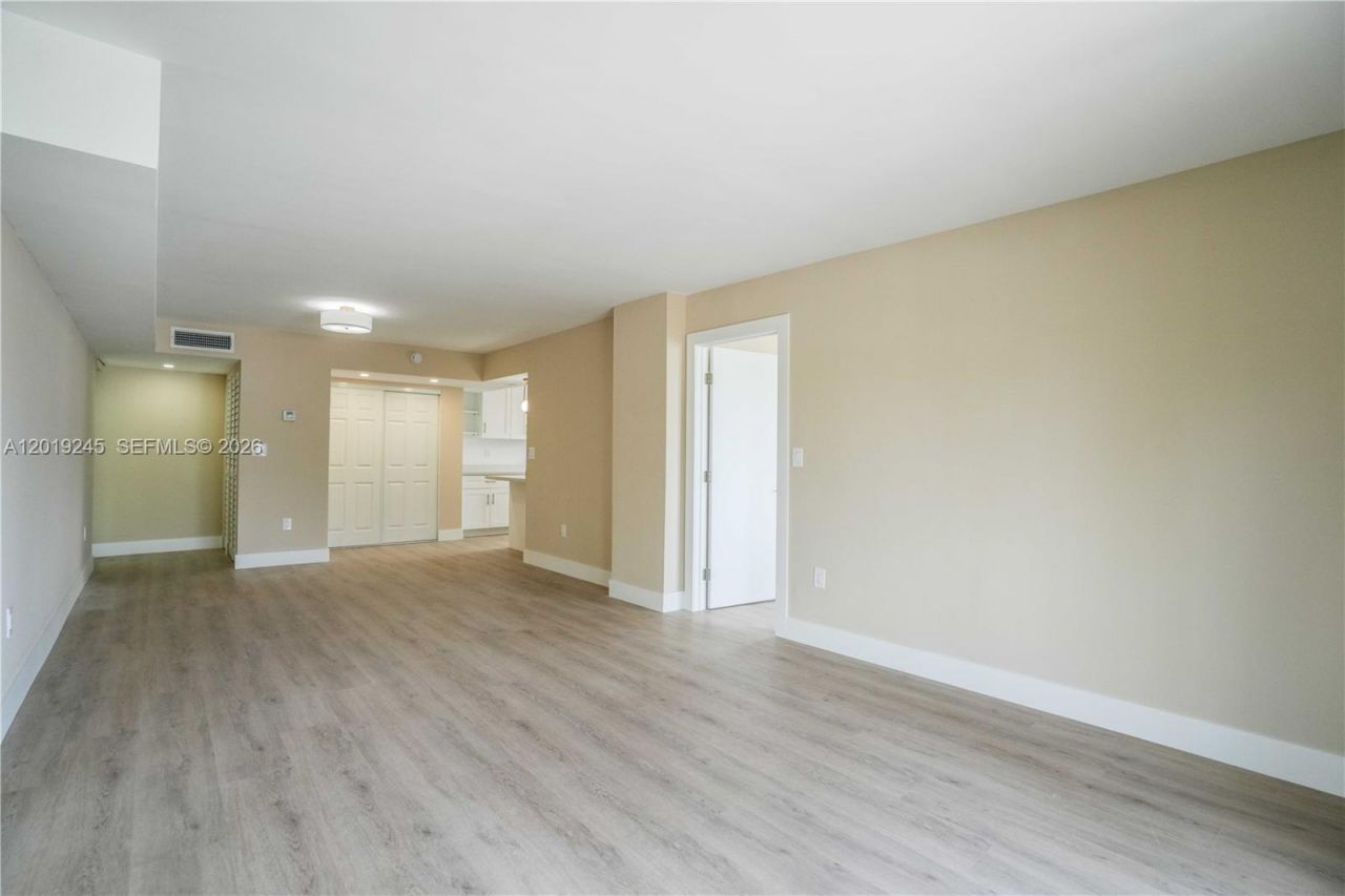 6960 Rue Vendome, Unit 201, Miami Beach, FL 33141 Photo
