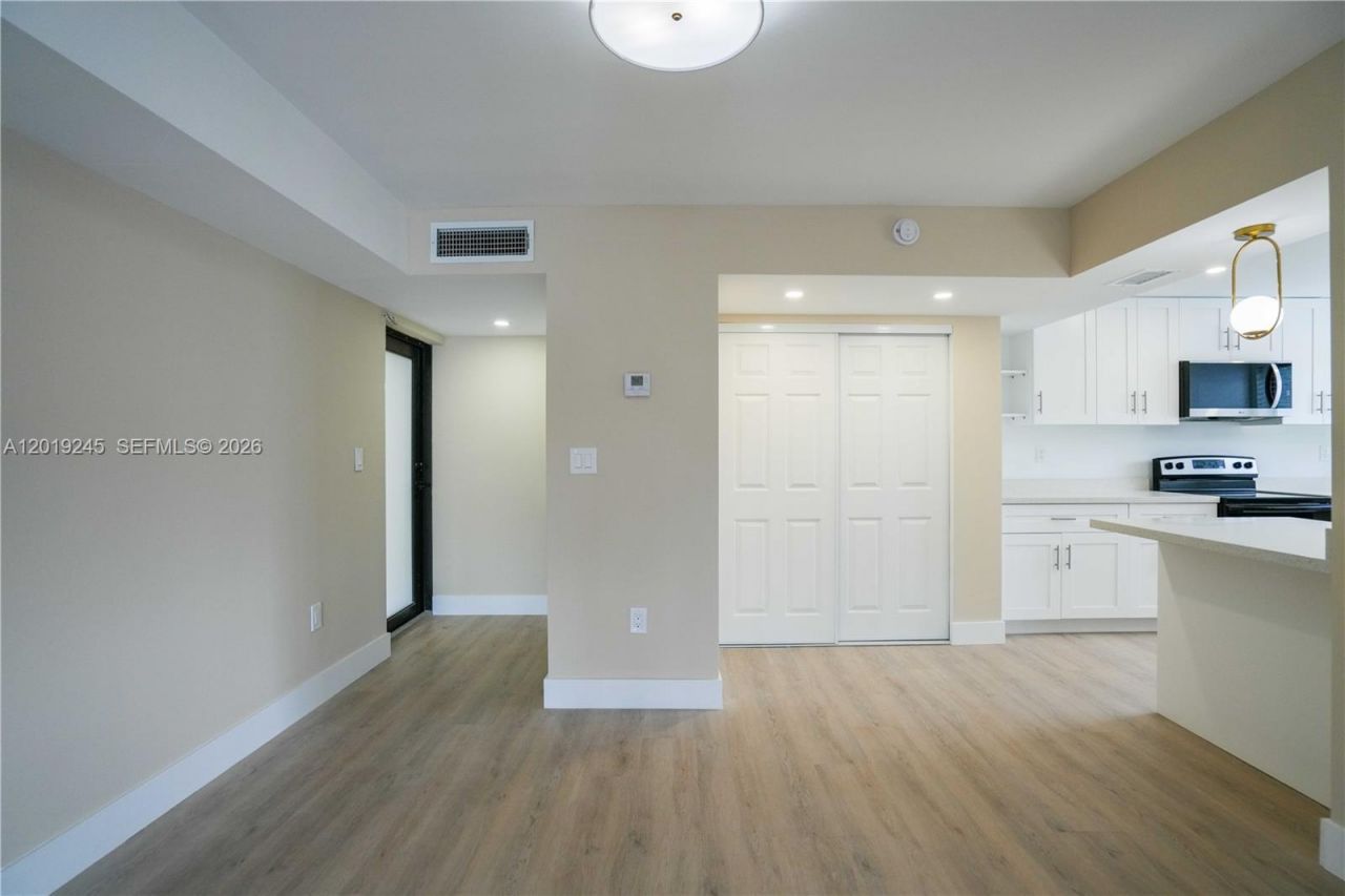 6960 Rue Vendome, Unit 201, Miami Beach, FL 33141 Photo