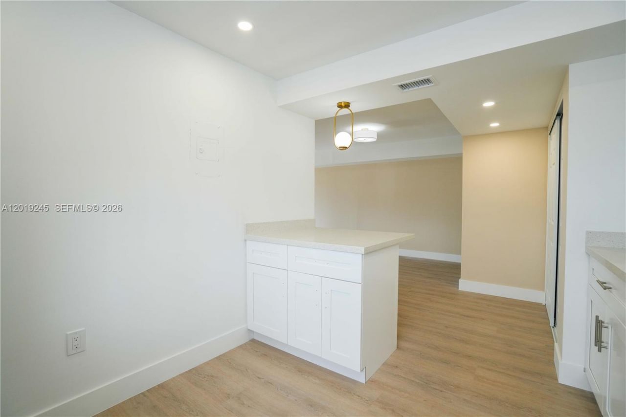 6960 Rue Vendome, Unit 201, Miami Beach, FL 33141 Photo