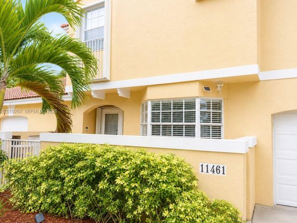 11461 Lakeview Dr , Unit 8A, Coral Springs, FL 33071
