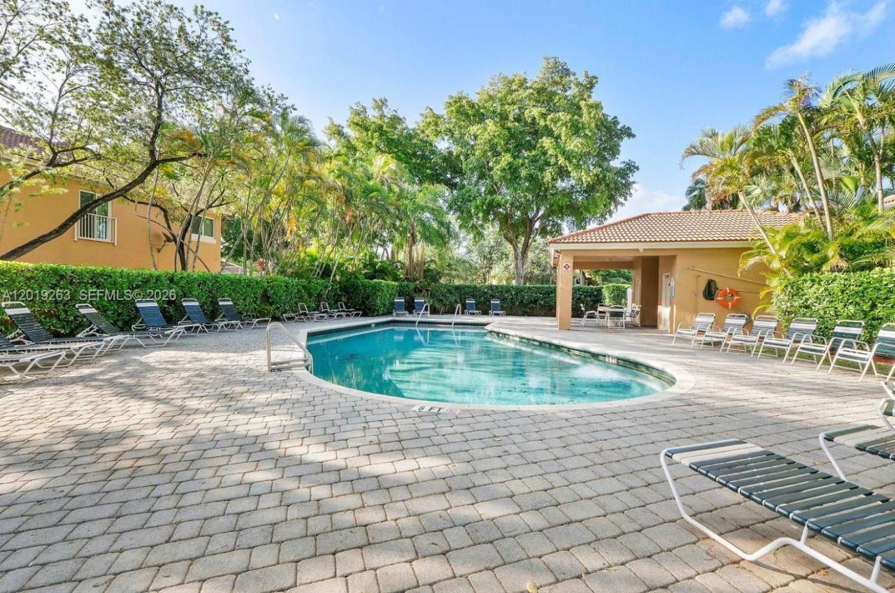 11461 Lakeview Dr , Unit 8A, Coral Springs, FL 33071 Photo