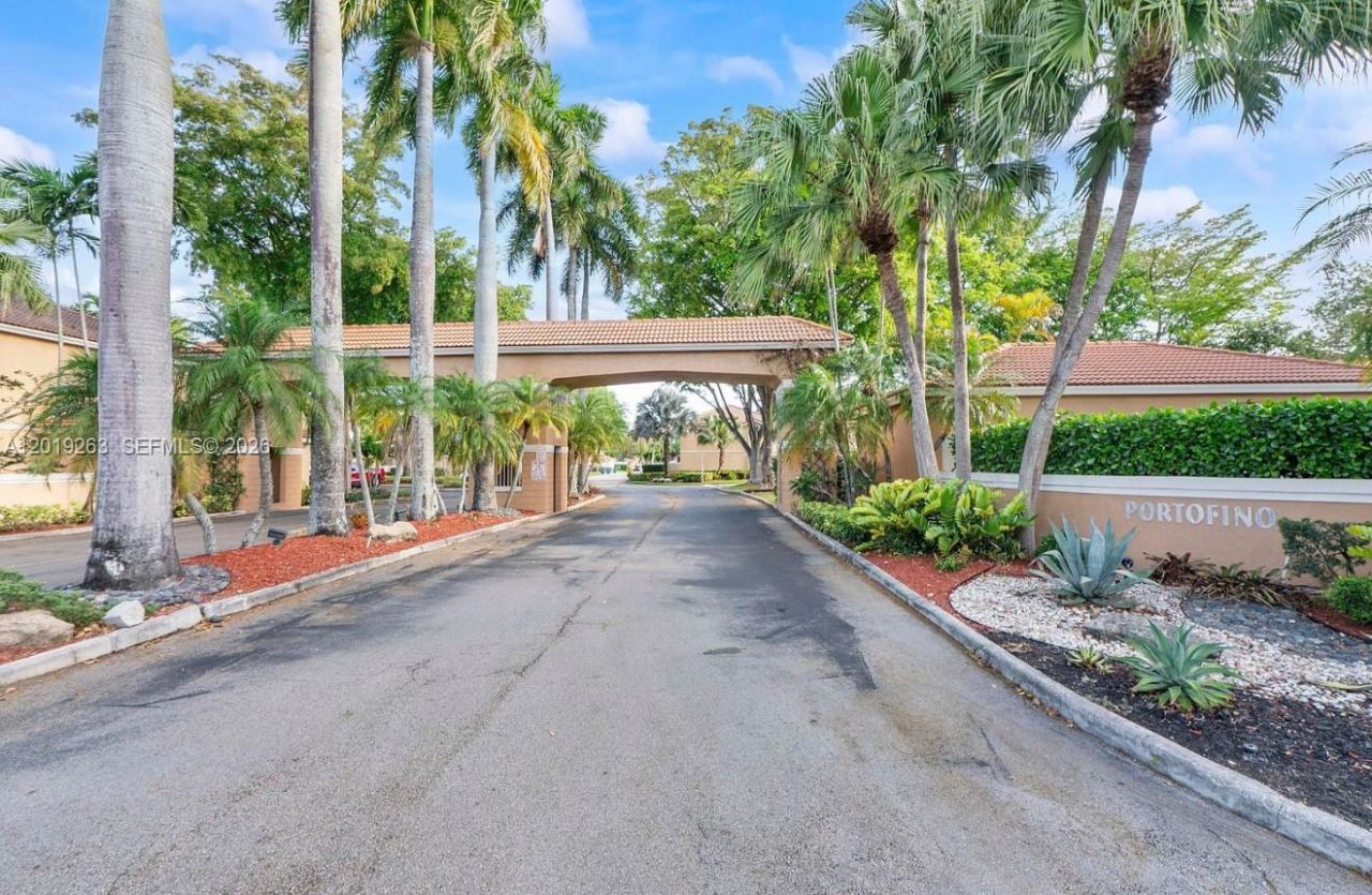 11461 Lakeview Dr , Unit 8A, Coral Springs, FL 33071 Photo