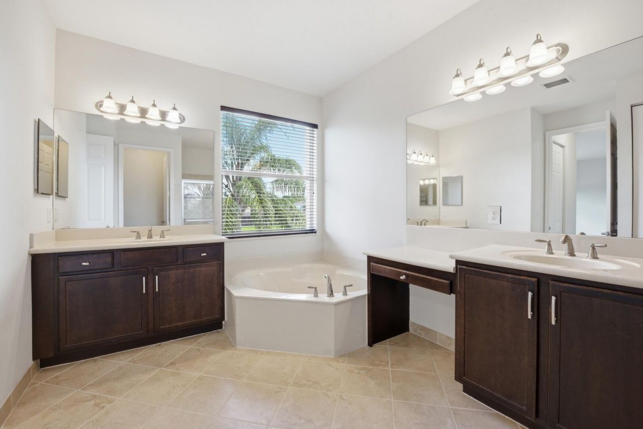 8268 Calabria Lakes Drive, Boynton Beach, FL 33473 Photo