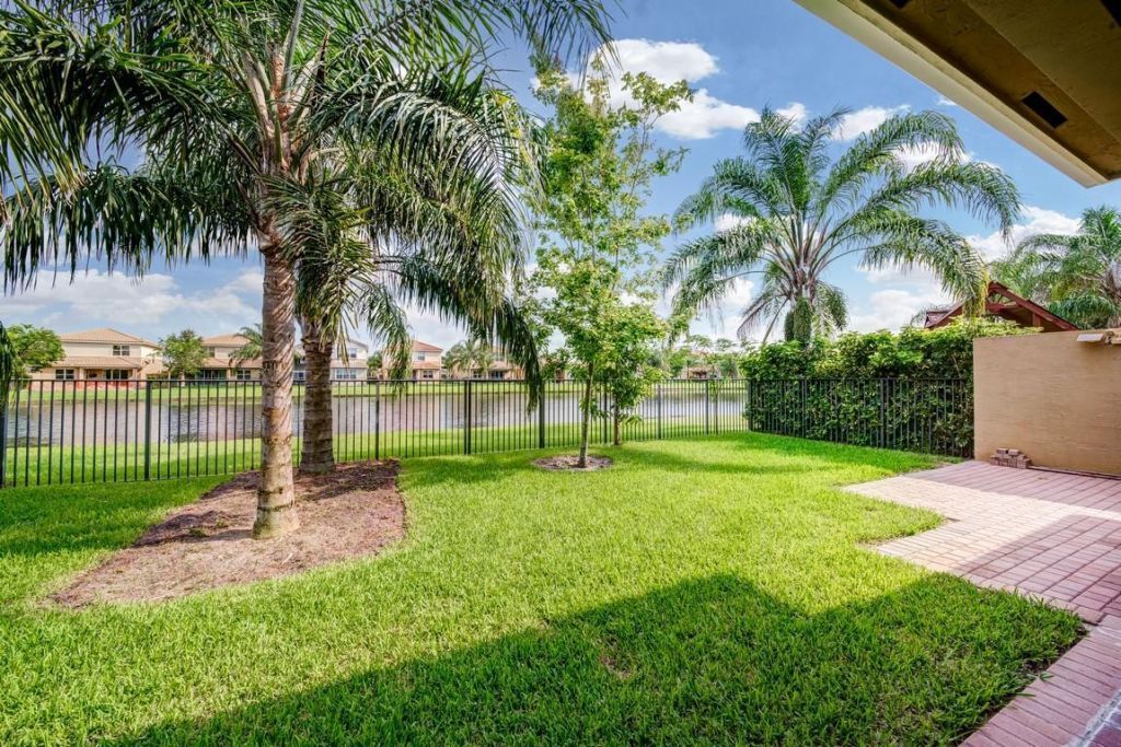 8268 Calabria Lakes Drive, Boynton Beach, FL 33473 Photo