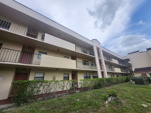3470 Foxcroft Road, Unit 207, Miramar, FL 33025