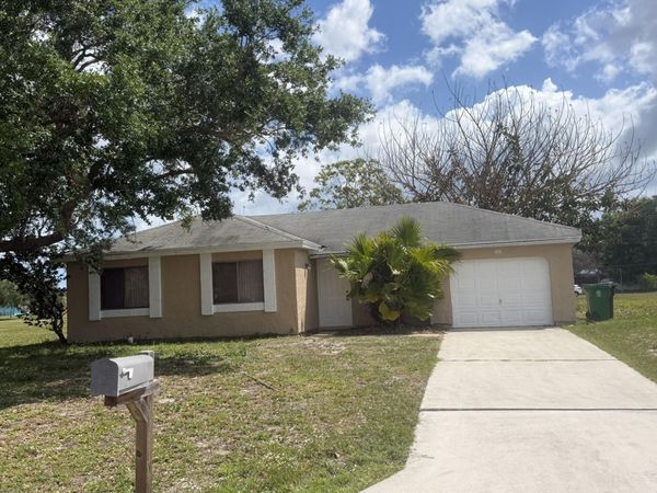 1131 SE Parrish Court, Port St. Lucie, FL 34952