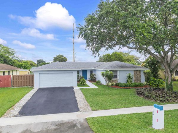 1320 NW 76th Avenue, Plantation, FL 33322