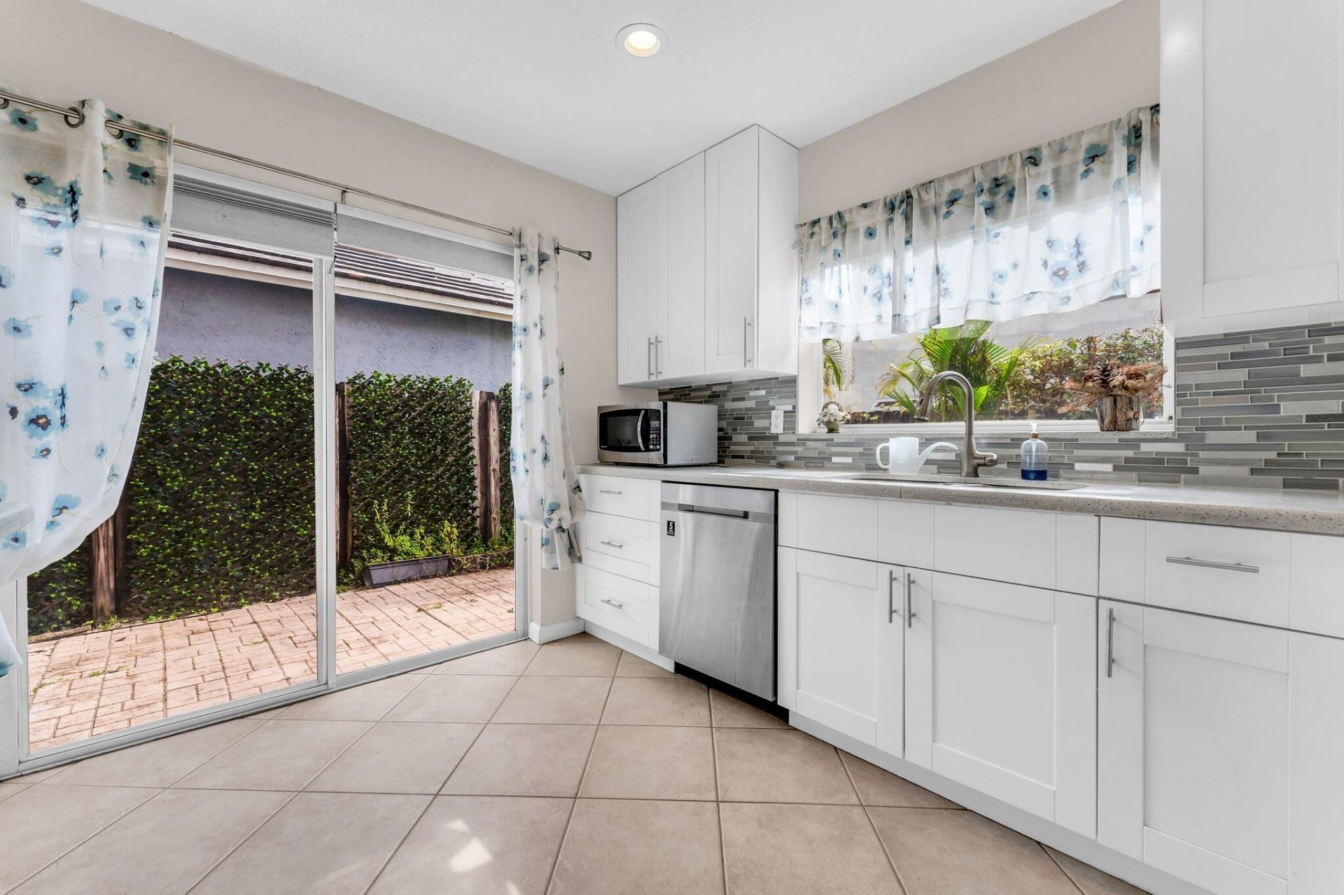 9855 NW 2nd Court, Plantation, FL 33324 Photo