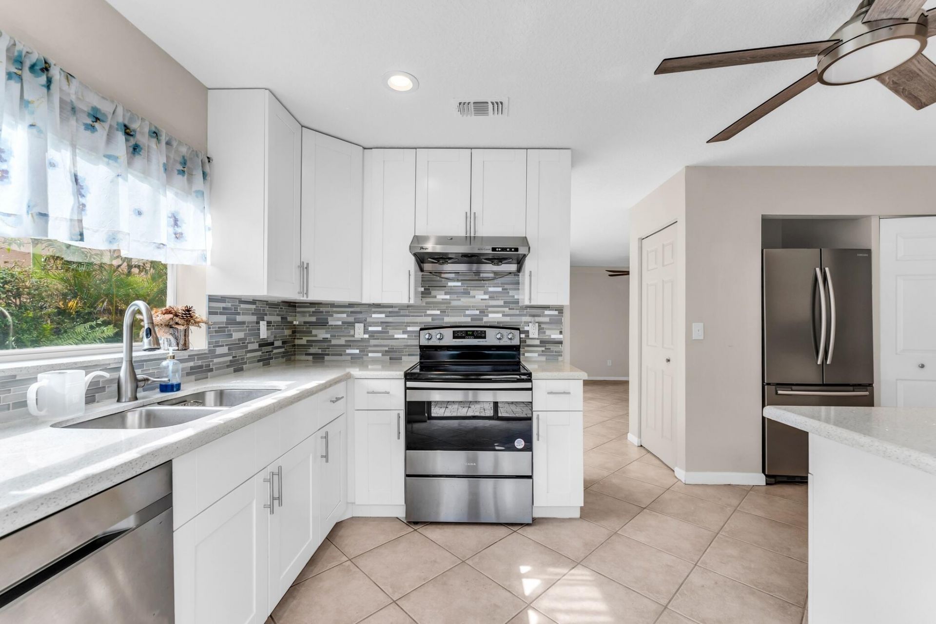 9855 NW 2nd Court, Plantation, FL 33324 Photo