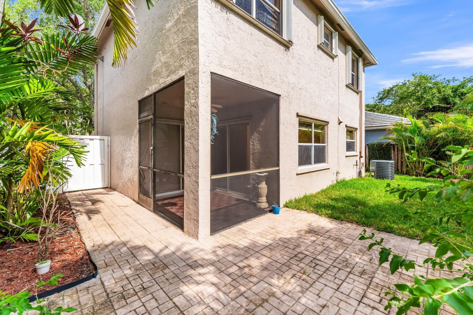 9855 NW 2nd Court, Plantation, FL 33324 Photo